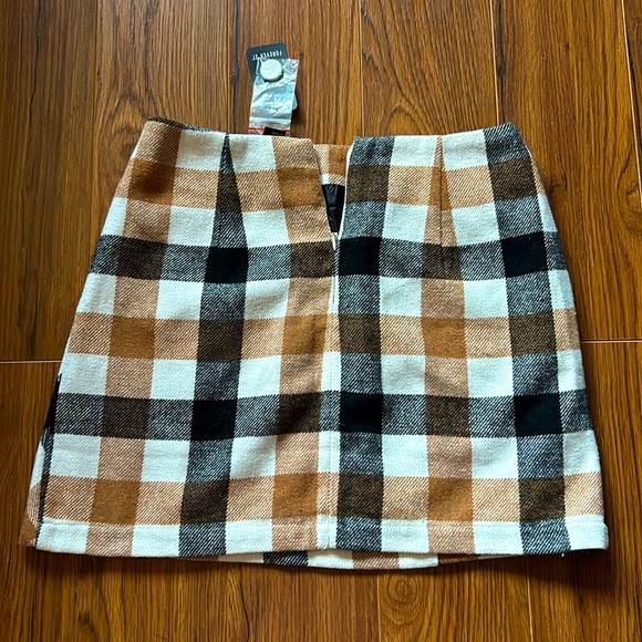 NWT FOREVER21 Knit skirt - Picture 2 of 4